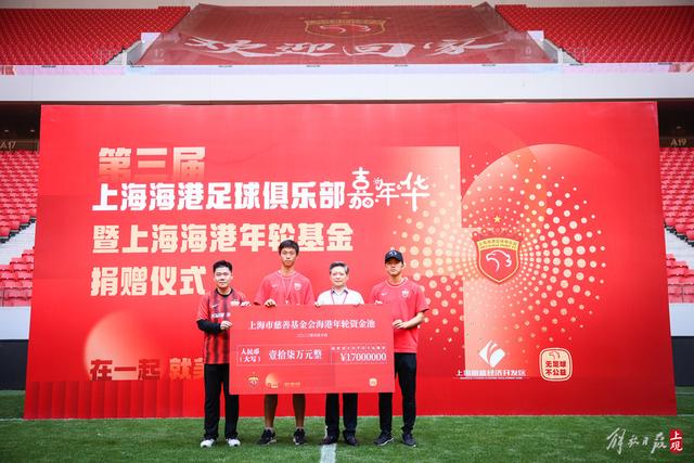 探囊取物！张子宇篮下接球 无视防守上篮打成2+1